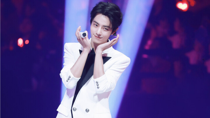 Xiao Zhan | Kamu adalah pemandangan terindah dalam hidup ini