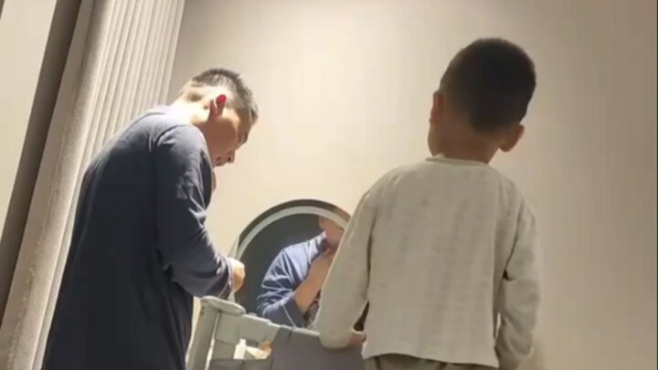 A mom posted that her son insists on sleeping with his head in dad’s crotch, and the dad went along 