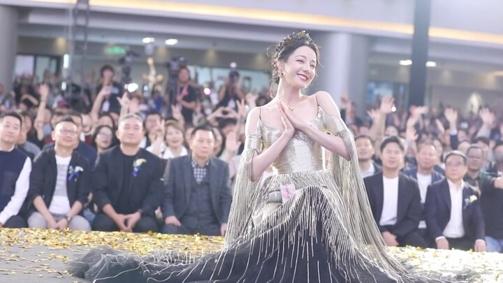 【Dilraba】Behind-the-scenes footage at Red Star Macalline—she’s a goddess of beauty!