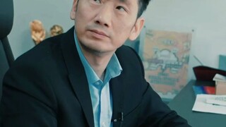 Apakah bosnya lebih tinggi atau manajernya lebih tinggi?