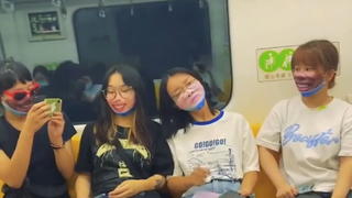 หน้ากากนี้ค่อนข้างแปลก