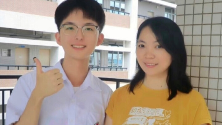 Sau này, với tư cách là đàn anh, tôi quay lại lớp 12 và lại nghe thầy sinh giải đề thi. Ngay khoảnh 