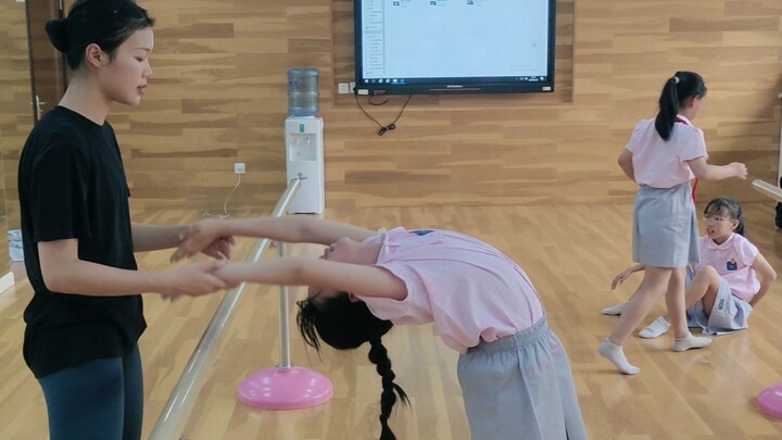 孩子们的舞蹈（13）小满，万般谨慎地下腰