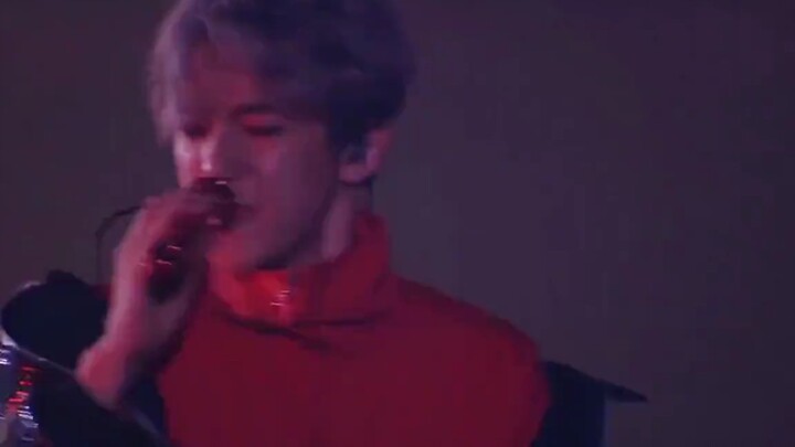 This way of dancing at a club is absolutely mind-blowing even within the entire K-pop scene.