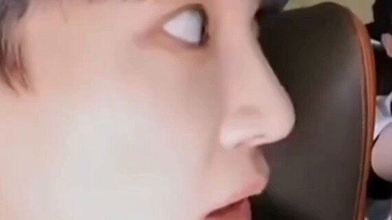 [Deeply singing] Those who understand understand, it is a benefit to the ears