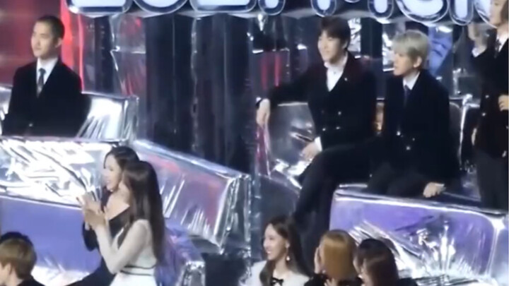 Isolated from the entire group, Park Chanyeol’s “greatest nemesis”
