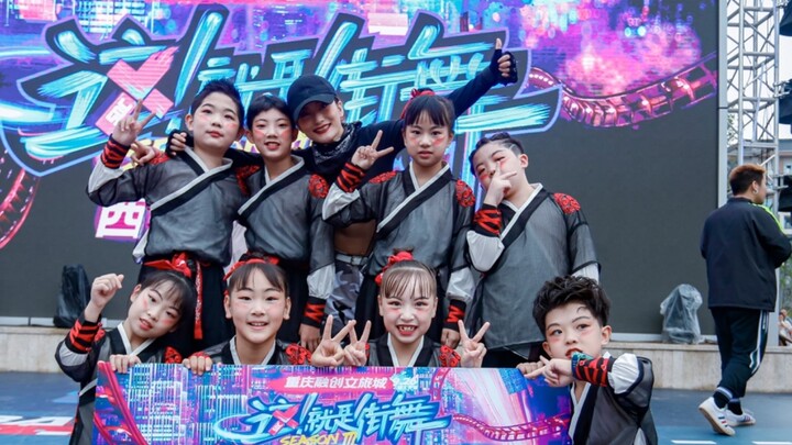 The children sang "Taotie" to Captain Zhang and wished Zhang Yixing a happy 1007 birthday