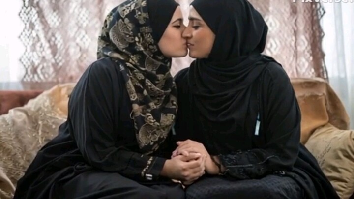 Lesbian kissing seen. sexy