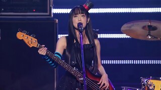 กีตาร์กำลังสูบบุหรี่อยู่ เวอร์ชันสดของ K-ON! - อย่าพูดว่า “ขี้เกียจ”