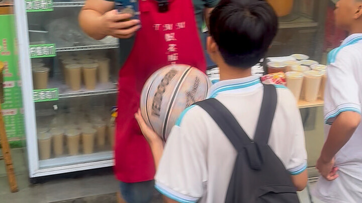 还能好好的跟叔回答问题不……