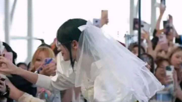 Chị Ka mặc váy cưới nè uiiii xinh xỉu🥺🥺❤#Karinacoser#Karinacoslpay