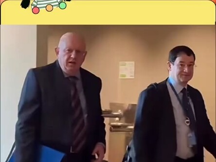 Mẹ tôi vẫn thanh lịch như vậy, còn dì tôi thì cứ hở tí là nổi giận “Nga” “Liên Hợp Quốc”