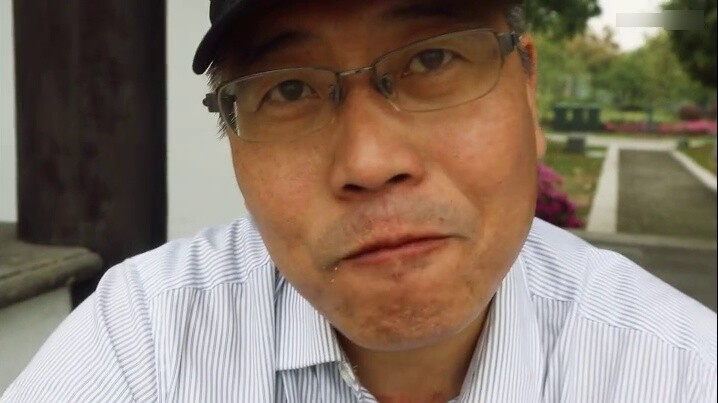 A 50-year-old man failed to touch the sky and suddenly danced awkwardly, showing the real old age di