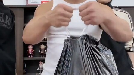 Zui Ge has way too much strength! #Xiao Yang Ge Livestream Replay #Zui Ge