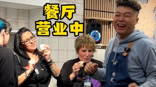 西班牙菜市场里装修了个厨房专门烹饪中国美食，接下来有意思了！