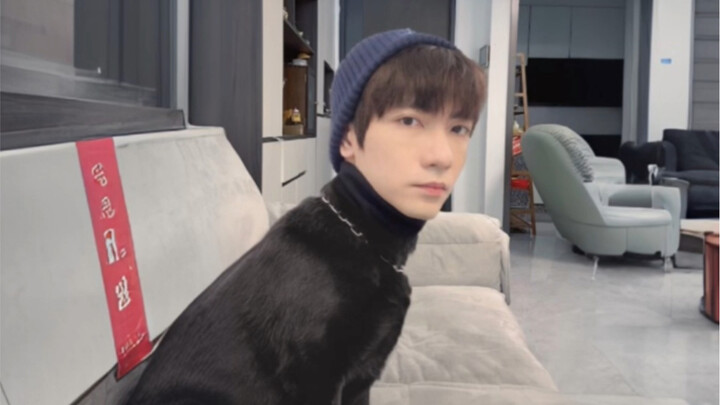 AI扩图，这也能扩错啊？