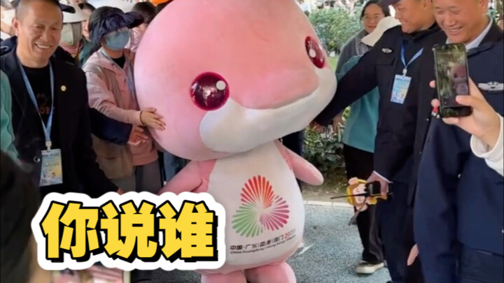 Stranger: Is he a guy? Sister Jibao: Stomps her foot in anger! I’m a girl! I’m wearing a hairband!