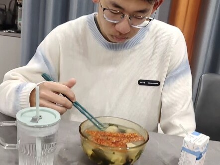 Chào mọi người, chính tôi – Lệ Bình hàng xóm – lên tiếng: Có kẻ đang giả mạo tôi, lấy trộm video của