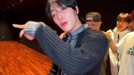 انفصلت عن فريق الرقص! تحدي RIWOO × ChillLit × EWF