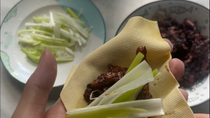 شطرنج دولي، لكن حركات اللعب تُحدَّد وفقًا للتعليق الذي يحصل على أكبر عدد من الإعجابات (اليوم الثامن)