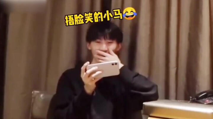 ช่วงนี้ของหม่าเจียฉีทำให้ฉันหัวเราะจนทนไม่ไหวจริงๆ พี่ชายทำข้อสอบใบขับขี่ 100 ข้อ ตอบถูกแค่ข้อเดียว 