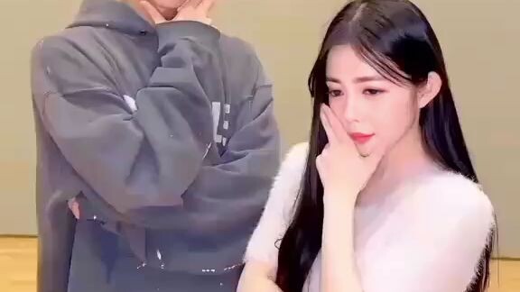 Xinyi Xiao Yuhina                             SEVENTEEN RED VELVET    Xinyi Xiao Yuhina Soloist