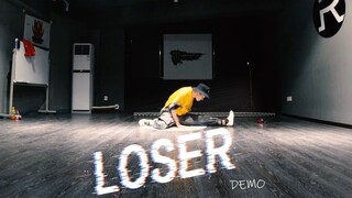 [شياو مي] كينشي يونيزو - تم تسريب ٨٠٪ من رقصات أغنية "Loser". هل هذه الأغنية سلسة حقًا؟