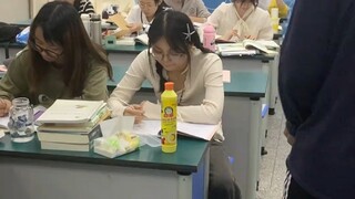 المعلمة: لا بد أن لها سببًا وجيهًا لفعلها ذلك!