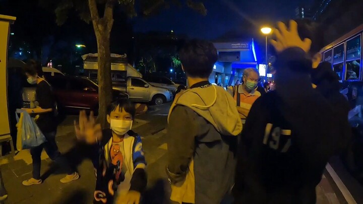 ไปเที่ยวงานกาชาดสวนลุมกันนะครับ EP2/3  ANO AungNaingOoAungNaingOo channel Go & go food VLOG