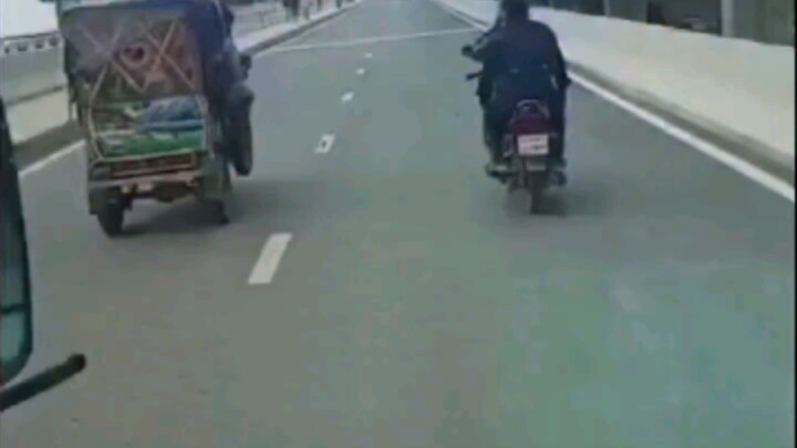 ঢাকা আশুলিয়া এলিভেটেড এক্সপ্রেসওয়ের ধউর-আশুলিয়া সার্ভিস লেন সাধারণ যানবাহন চলাচলের জন্য উন্মুক্ত করে
