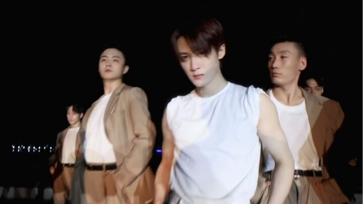 Tan Jianci dances Latin, who wouldn't be confused? ? ?