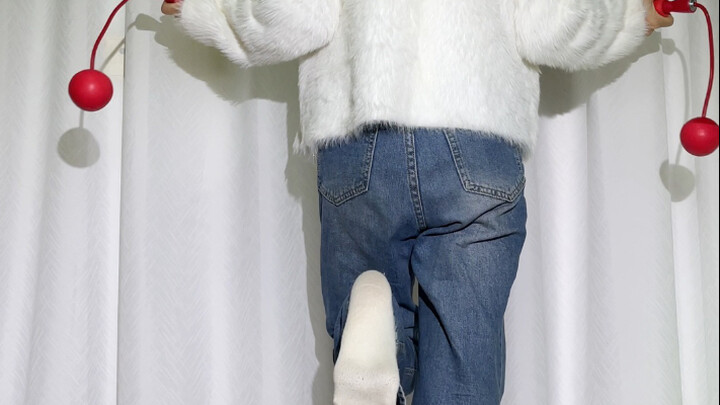 กระโดดครั้งแรกของปีใหม่ ขอให้ทุกคนก้าวหน้ารุ่งเรืองในปีใหม่นี้!