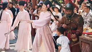 Hangzhou Songcheng flash show old dance vs new dance