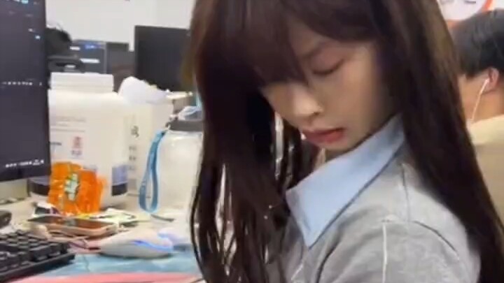 Bạn làm gì vậy?