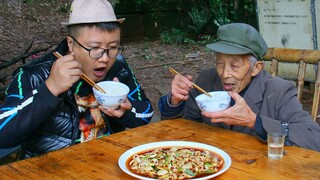 A Famous Sichuan Recipe: Stir-fried Pork Intestines