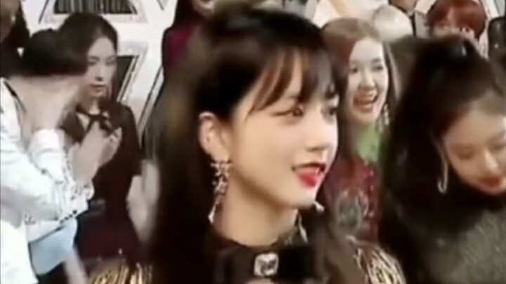 [BLACKPINK] Jisoo’s stunning “Tomie”-inspired GIFs and breathtaking looks are absolutely love at fir
