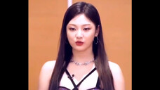 Ning Ning signed a contract with the company after practicing in Korea for a week. Karina said (the