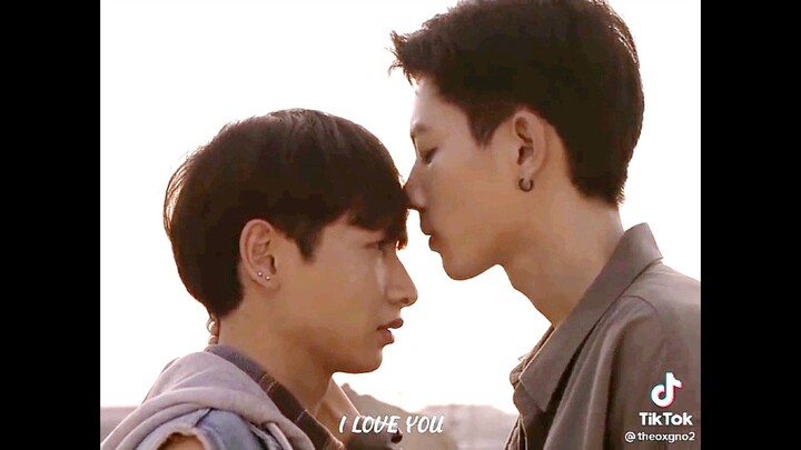 Forehead kiss hits different <3 (offgun)