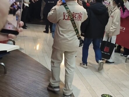 أنا أيضًا شاهدت نجومًا عالميين من قبل!