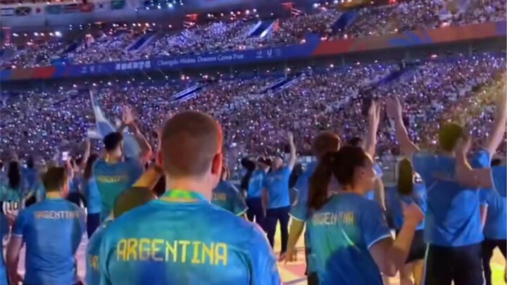 حفل افتتاح دورة الألعاب الجامعية في تشنغدو بعيون فتاة أرجنتينية: يا لهم من مرح وسعادة، نجوم الحفل ال