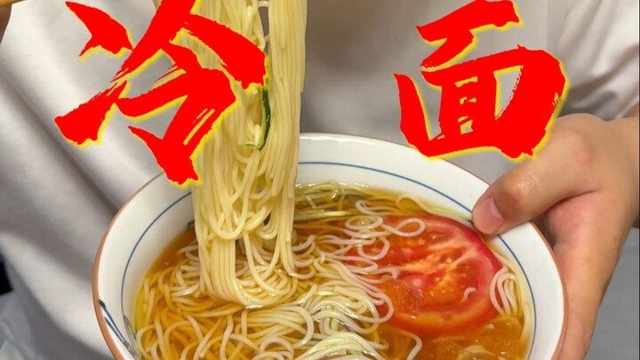 Betapa nikmatnya makan mie dingin yang segar di musim panas