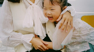 น้องสาวตังเสี่ยวเพ่ย เพื่อนบ้านของฉัน ตามพ่อแม่ไปเปิดร้านนอกเมือง ญาติสนิทมิตรสหายในท้องถิ่นมีไม่มาก