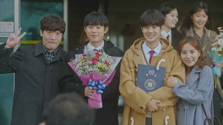 The brotherhood between Big Bear and Little Bear is also so cute! They are both kind and warm people