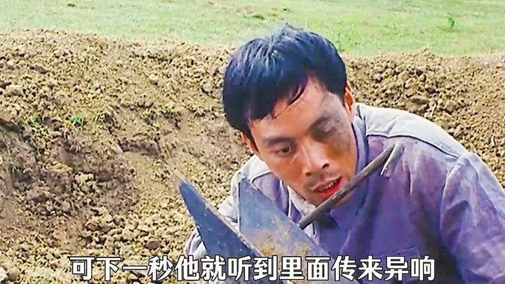 A soldier killed the instructor by hitting a landmine with his hammer.