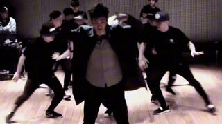 لا عجب أن الناس يقولون أن رقصات فرقة Big Bang مصممة خصيصًا للراقصين الاحتياطيين