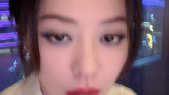 [จาง เหลียงอิง] พวกนายอยากกระโดดเบาๆ บน "เครื่องบันจี้จัมพ์" กันไหม ฮ่าๆๆๆๆๆๆๆ