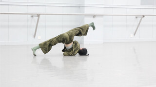 Original modern dance choreography "Free" "Falling may be experiencing a new journey"