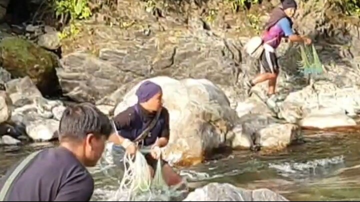 cast netting in Nepal | himalayan trout fishing with handmade cast net |