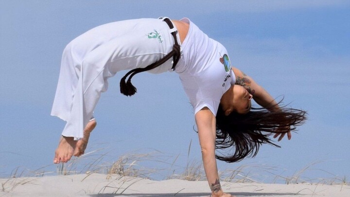 ماكاكو القفز القردي - توم ويكلر [سلسلة LittleBig Waves] - الرقص الحربي البرازيلي - الكابويرا