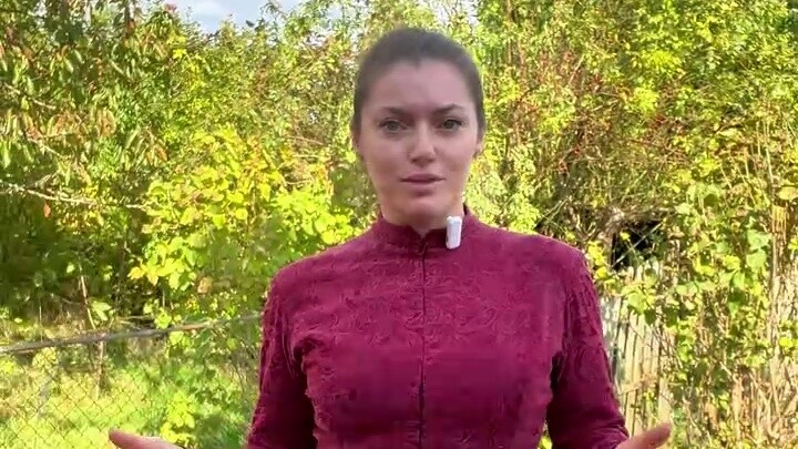 Saya Natasha. Saya dengar teman-teman saya di Stasiun B menyukai Cossack Knife Dance, jadi saya data